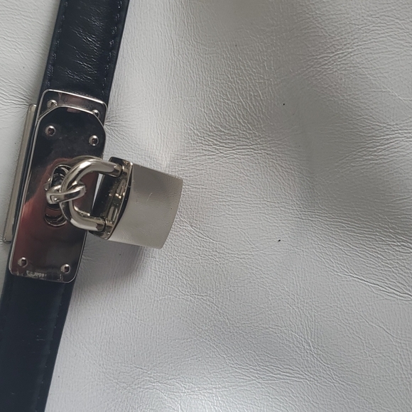 Danier Leather purse, Black & White - Picture 7 of 8